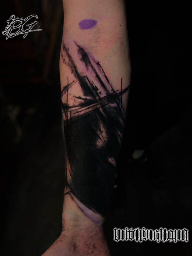 Abstract Blackwork Tattoo done by Bobby Grey at The Best Tattoo Studio In Amsterdam, Tempest Tattoo Studio