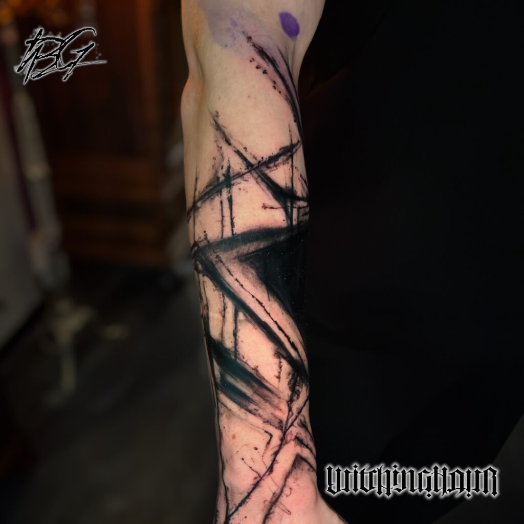 Abstract Blackwork Tattoo done by Bobby Grey at The Best Tattoo Studio In Amsterdam, Tempest Tattoo Studio