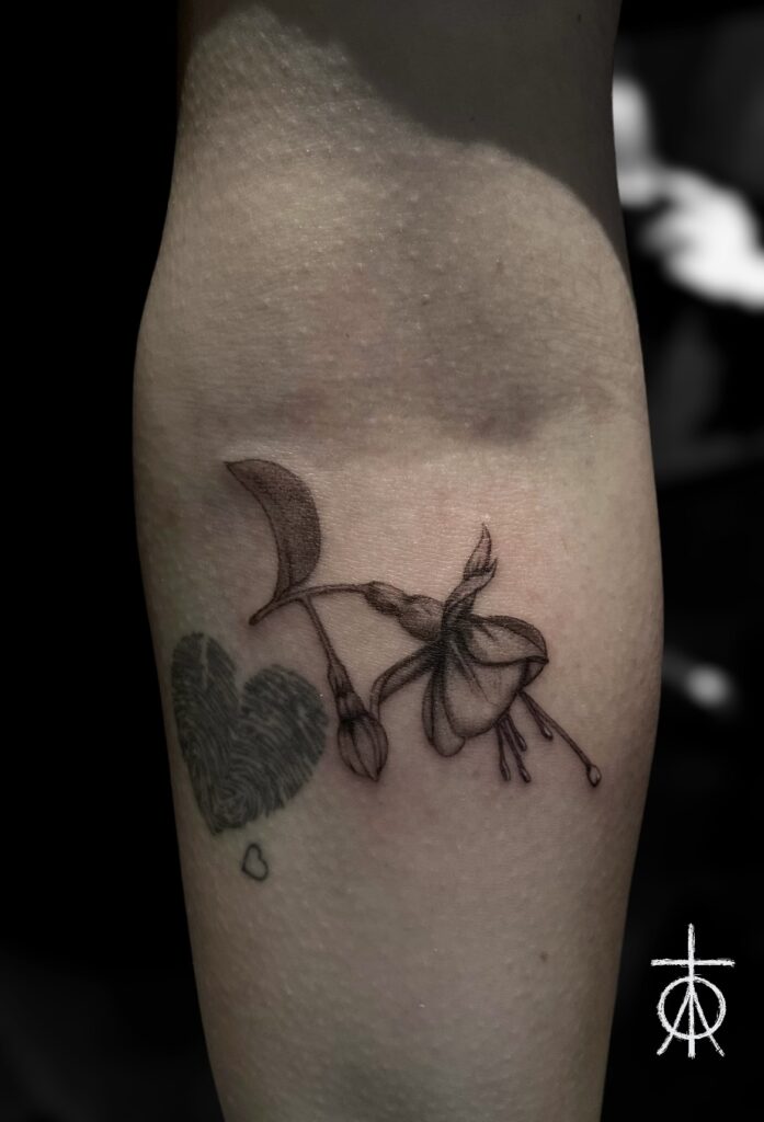 The Best Micro Realism Flower Tattoo by Claudia Fedorovici